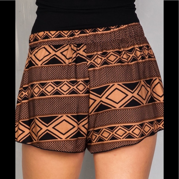 Black & Peach Geo Print Shorts - Picture 6 of 6